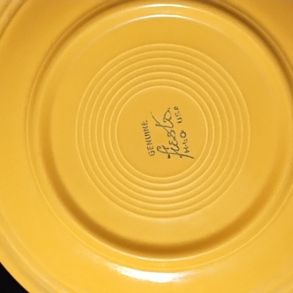 Bundle of 2 Fiesta older yellow color luncheon plates 9 1/4" - Picture 5 of 5